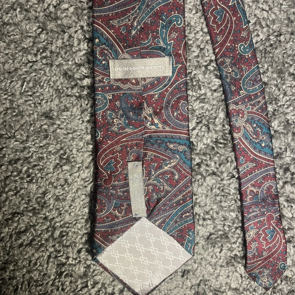 VTG Geoffrey Beene Paisley Made In‎ USA Italian Silk Fabric Neck Tie